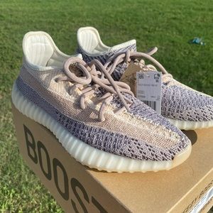 Brand new!! Adidas Yeezy Boost 350 V2 Ash Pearl
